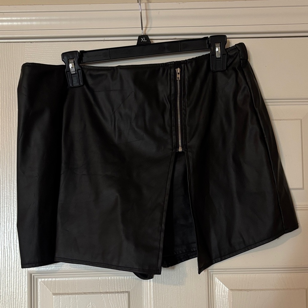 Sleek Black Women's Faux Leather Skort